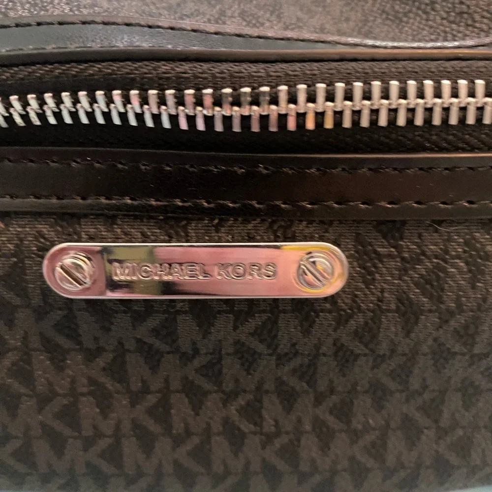 Michael Kors Black Crossbody Bag Sleek and Stylish